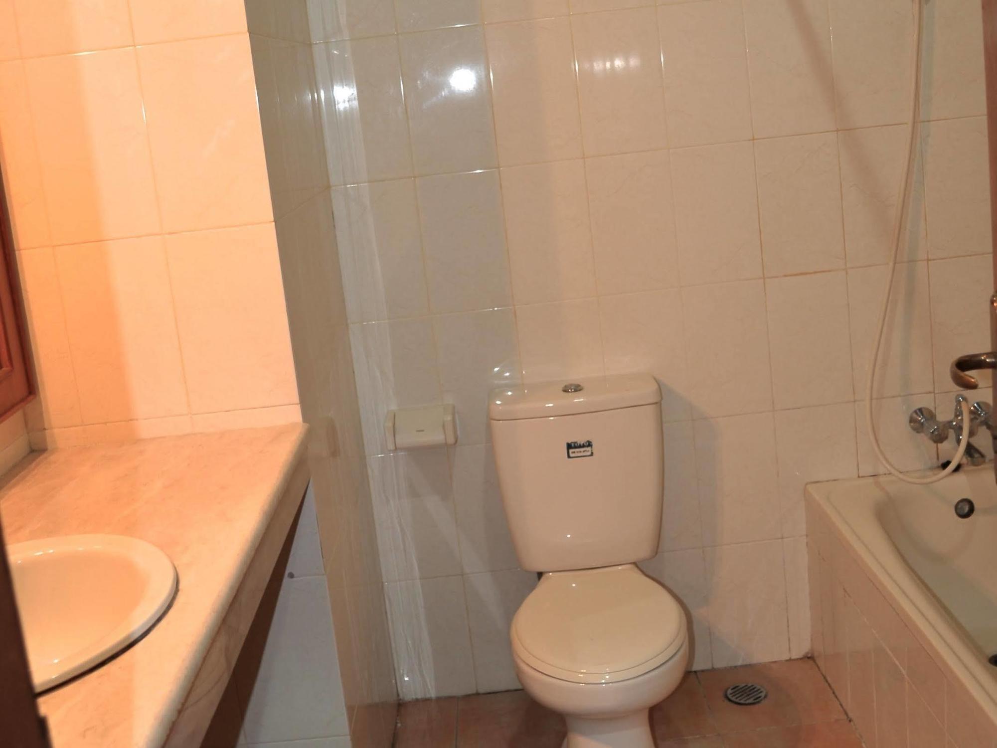 Si Doi Hotel Legian Кута Екстериор снимка